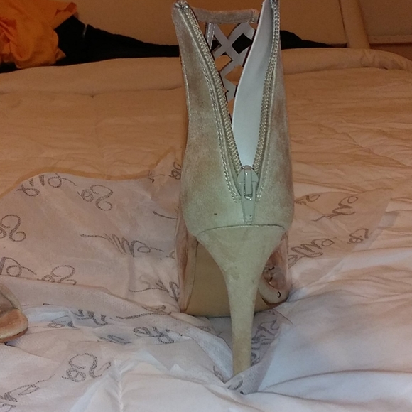 Shoes - Picture 3 of 6